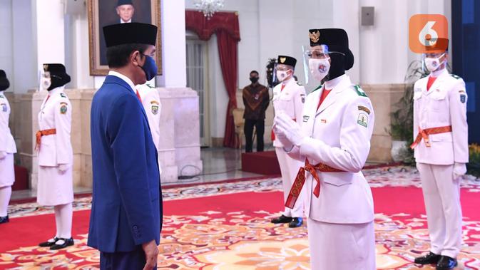 Indrian Puspita Rahmadhani resmi menyandang status Paskibraka 2020 setelah dikukuhkan langsung oleh Presiden Joko Widodo (Jokowi) di Istana Negara pada Kamis, 13 Agustus 2020 pukul 13.00 WIB. (Foto: Dokumentasi Istana)