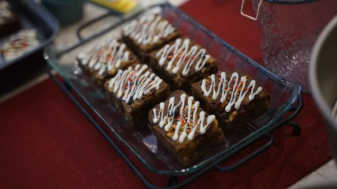 Resep Festive Blondies, Brownies Renyah Bertabur Buah dan Kacang dari Chef Vindex