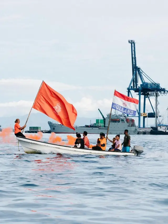 Fans Timnas Belanda di Jayapura, Papua.