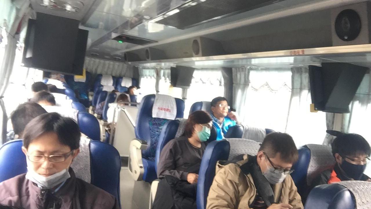 Publik Taiwan mengenakan masker di tempat umum. (Liputan6.com/Teddy Tri Setio Berty)