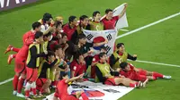 Timnas Korea Selatan merayakan kemenangan atas Portugal di Piala Dunia 2022. (AP Photo/Darko Bandic)