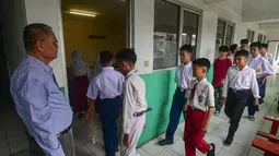 Program ini untuk menindaklanjuti putusan Mahkamah Konstitusi (MK) yang memerintahkan negara membebaskan biaya pendidikan dasar sembilan tahun dari SD hingga SMP negeri dan swasta. (merdeka.com/Arie Basuki)