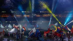 Sejumlah penari saat menghibur penonton dalam pembukaan Piala Copa America 2019 di Morumbi Stadium di Sao Paulo, Brasil (14/6/2019). Pertandingan antara tuan rumah Brasil melawan Bolivia menjadi pembuka laga turnamen tersebut. (AFP Photo/Miguel Schincariol)