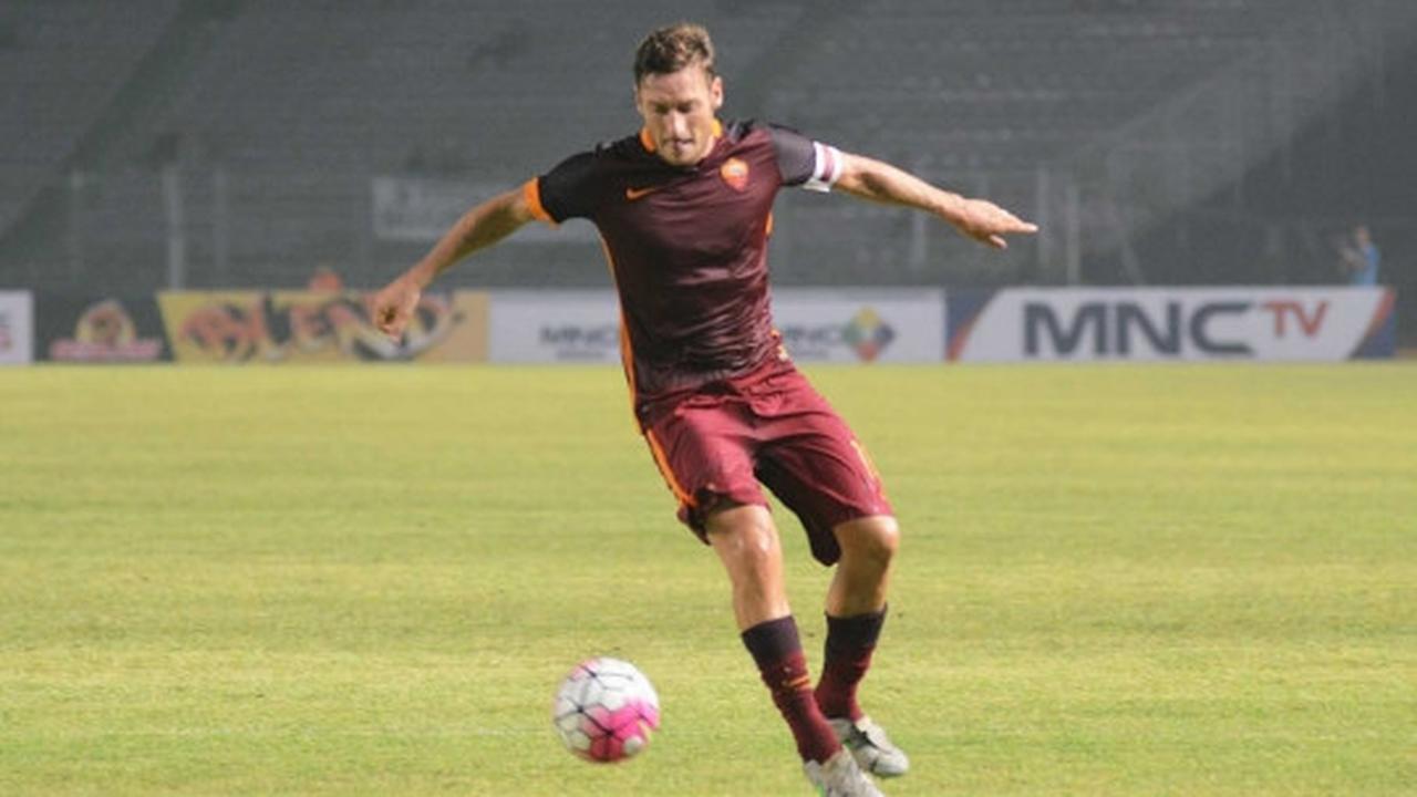 Aksi Totti dkk di laga AS Roma Indonesia Day 2015