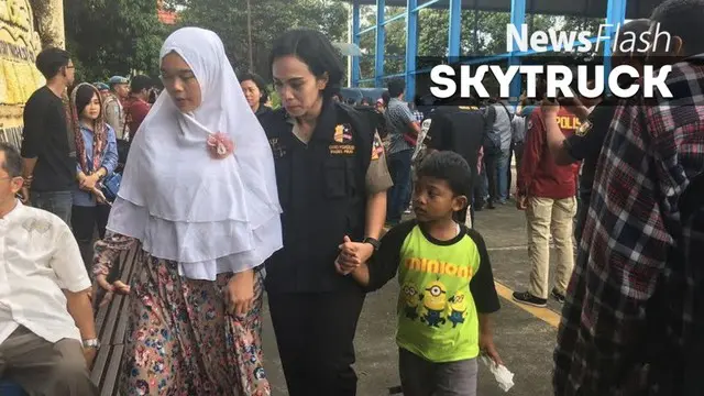 Polri akan menjamin masa depan anak korban tewas kecelakaan pesawat polisi Skytruck di Perairan Riau beberapa waktu lalu. Jaminan diberikan berupa beasiswa hingga jaminan bisa meneruskan jejak bapaknya di kepolisian.
