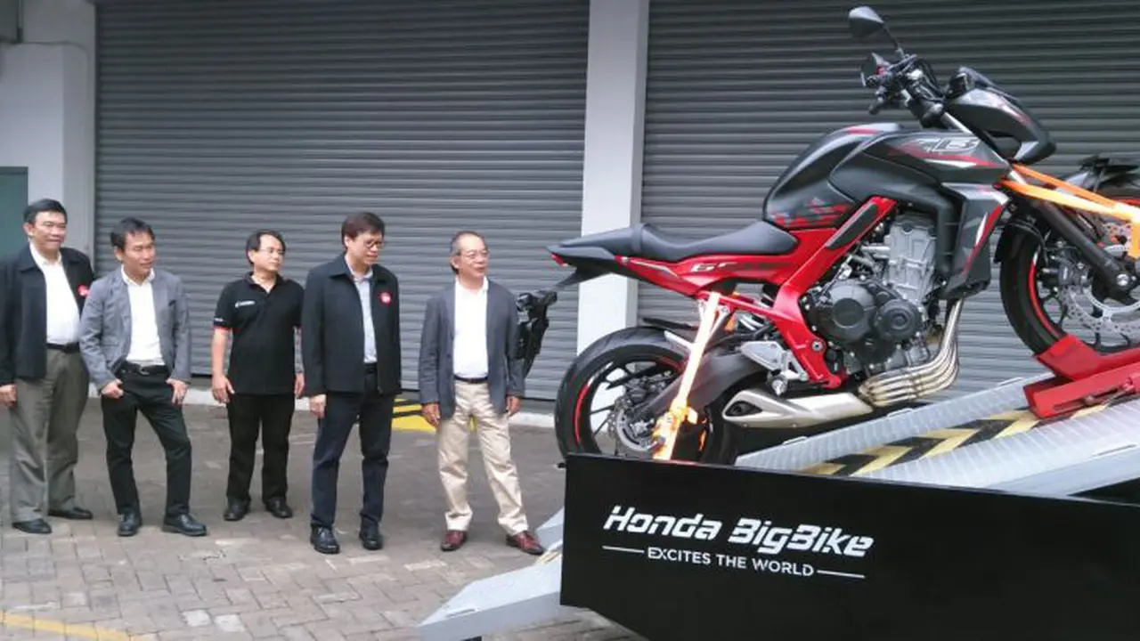 Honda Resmikan Jaringan Dealer Moge di 9 Kota