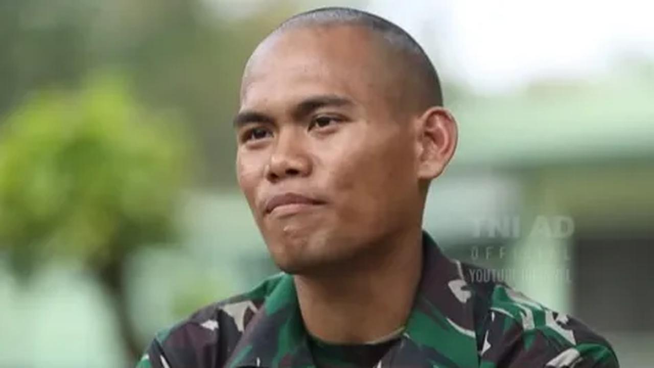 Ade kini sedang menjalankan pendidikan Dikmata Kostrad Tahun Anggaran 2023. Namun perjuangan Ade meraih mimpinya tersebut tak mudah.<br>
