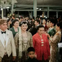 Kebaya pengantin rancangan Didiet Maulana (Dok. Owlsome Photography)