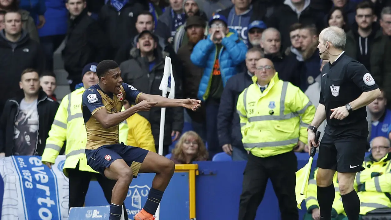 Alex Iwobi cetak gol untuk Arsenal