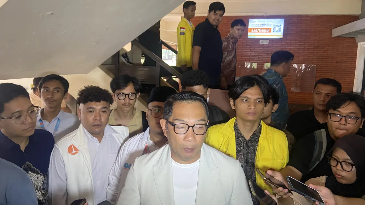 Calon gubernur Jakarta nomor urut 1, Ridwan Kamil (RK) usai mengisi acara di Universitas Depok, Jawa Barat, Jumat (15/11/2024).