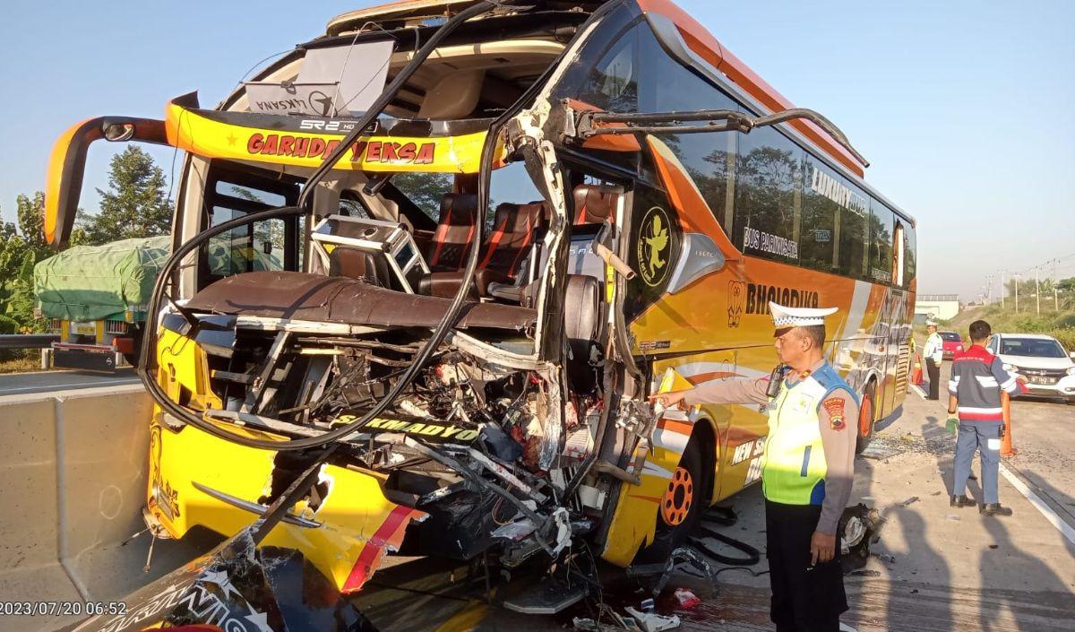 Korban luka ringan yakni Abdul Aziz (59) tahun warga Desa Sidomulyo RT 1 RW 3 Kecamatan Kartasura Kabupaten Sukoharjo Jawa Timur, mengalami luka robek terbuka pada kaki kiri.