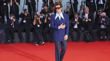 Harry Styles dalam premier Don't Worry Darling di Festival Film Venesia 2022. (Foto:  Joel C Ryan/Invision/AP)