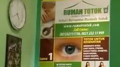 Untuk yang senang memanjakan tubuh tampaknya harus mengunjungi tempat yang satu ini. Rumah Totok.