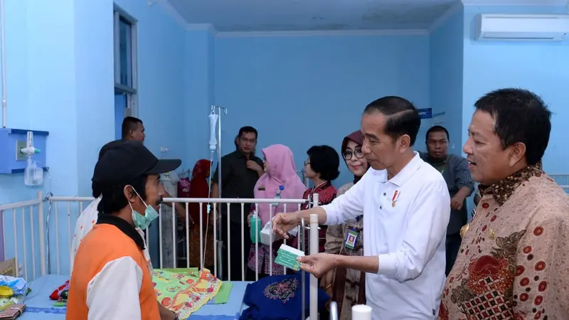 Presiden Jokowi lakukan sidak pelayanan BPJS Kesehatan di RSUD Abdul Moeloek Lampung. (Foto: Sekretariat Negara)