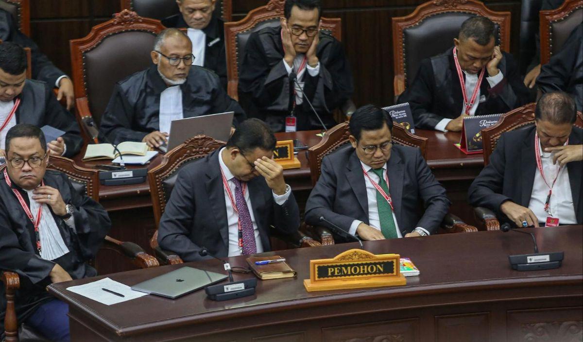 Anies tidak mengungkapkan isi pertemuan dengan Ketua Umum Partai NasDem, Surya Paloh sekitar dua jam sejak pukul 17.45 hingga 19.00 WIB.<br>