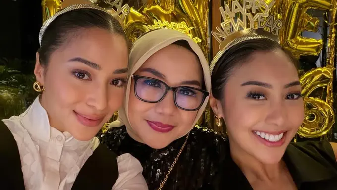 Nikita Willy saat Rayakan Tahun Baru 2026 Bersama Keluarga Besar. [@yorafebrina]