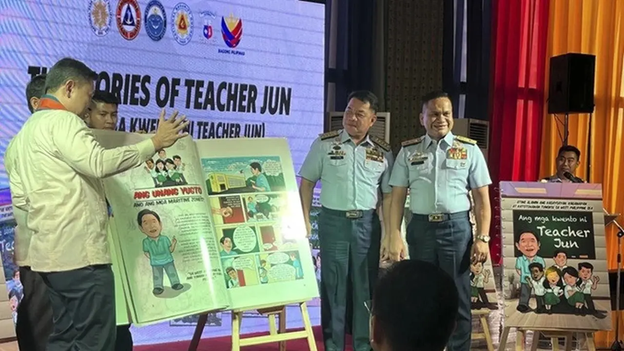 Pejabat Filipina pada Jumat (24/1/2025), di Manila, meluncurkan komik berjudul "The Stories of Teacher Jun" yang membahas sengketa teritorial Laut China Selatan yang kompleks dengan istilah yang sederhana.