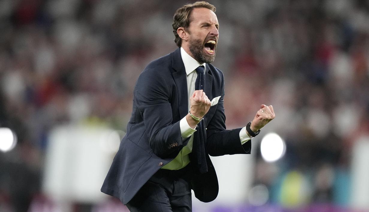 Gareth Southgate merupakan mantan pemain Crystal Palace, Aston Villa, dan Middlesbrough. Dirinya ditunjuk sebagai juru taktik Timnas Inggris pada tahun 2016 silam dan sukses mengantarkan The Three Lions menembus partai semifinal Piala Dunia 2018 dan final Euro 2020. (Foto: AFP/Pool/Frank Augstein)
