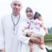 Sekitar tiga tahun belakangan ini, Gary Iskak mengaku telah berhijrah. Ia mengaku banyak perubahan yang dirasakan. Ia juga mulai belajar terus memperdalam agama Islam. Dan memperbaiki kualitas ibadahnya. (Instagram/richaiskak)