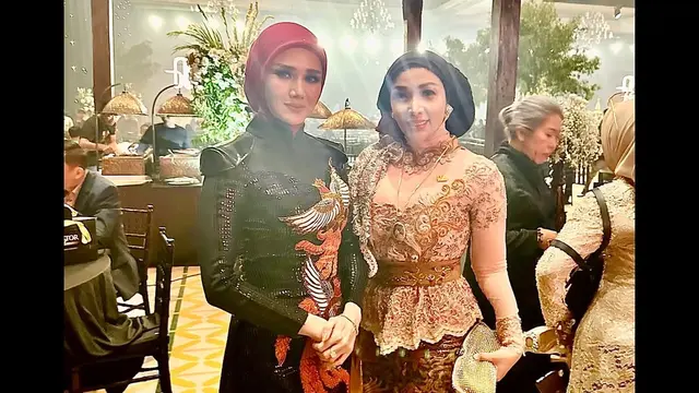 Inspirasi Model Clutch ala Roro Fitria (Foto: Instagram @roro.fitria1989)