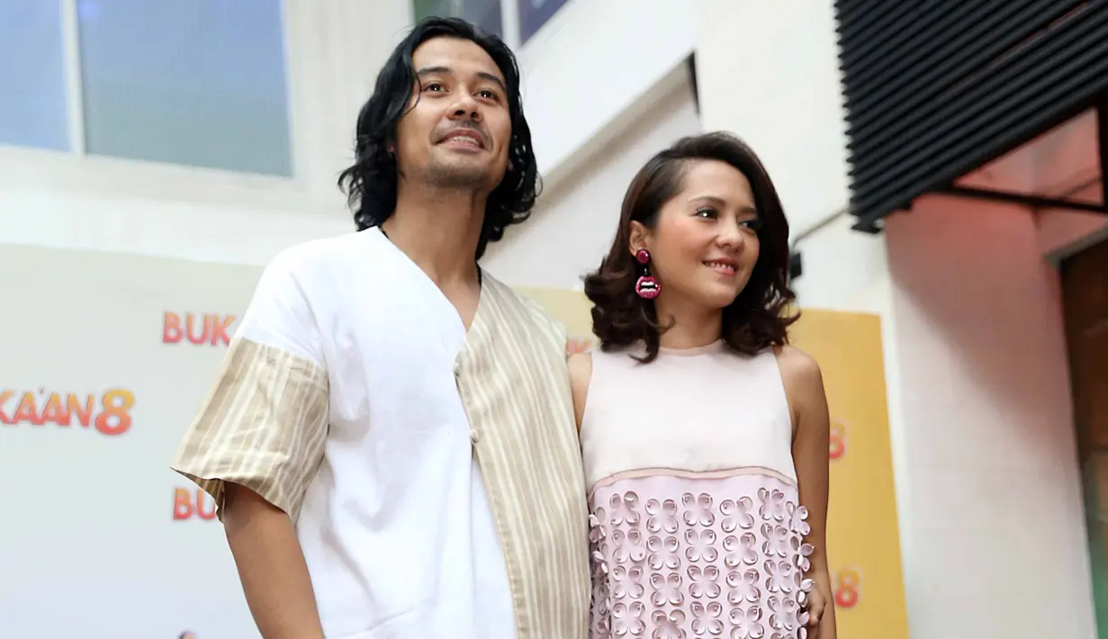 "Ada scene adegan kiss walau bukan yang seksual, tapi lebih kiss suami istri. Kita profesional saja, memberi yang terbaik. Chicco sangat down to earth, dia kasih ruang untuk counter hingga pas karakter dia," paparnya. (Nurwahyunan/Bintang.com)