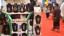 Sejumlah perhiasan dipamerkan dalam Apkasi Otonomi Expo (AOE) di JCC Jakarta, Rabu (3/7/2019). AOE 2019 merupakan event tahunan yang digagas oleh Asosiasi Pemerintah Kabupaten Seluruh Indonesia (Apkasi). (Liputan6.com/Angga Yuniar)