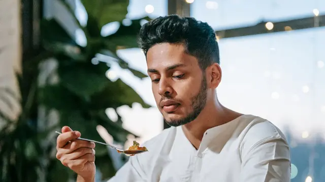 Ciri Orang yang Selalu Memesan Menu yang Sama di Restoran