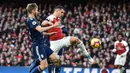 Proses terjadinya gol yang dicetak gelandang Arsenal, Granit Xhaka, ke gawang Fulham pada laga Premier League di Stadion Emirates, London, Selasa (1/1). Arsenal menang 5-1 atas Fulham. (AFP/Glyn Kirk)