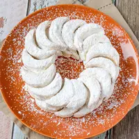 ilustrasi kue putri salju/copyright by Aris Setya (Shutterstock)