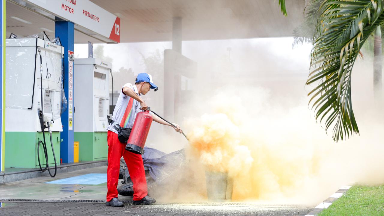 SPBU Area Berpotensi Bahaya Tinggi, Pekerja Simulasi Hadapi Keadaan Darurat