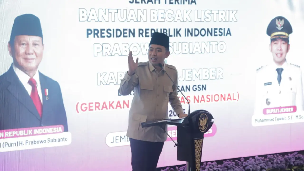 Presiden Prabowo Serahkan 100 Unit Becak Listrik di Jember, Prioritaskan Pengayuh Lansia