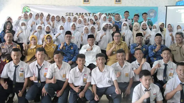 MOS Penting Bangun Rasa Cinta Almamater, Uu Ruzhanul Ingatkan Jangan Ada Perpeloncoan