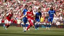 Pemain Arsenal Gabriel Martinelli mencetak gol ke gawang Everton lewat titik penalti pada pertandingan sepak bola Liga Inggris di Emirates Stadium, London, Inggris, 22 Mei 2022. Arsenal menang dengan skor 5-1. (AP Photo/David Cliff)