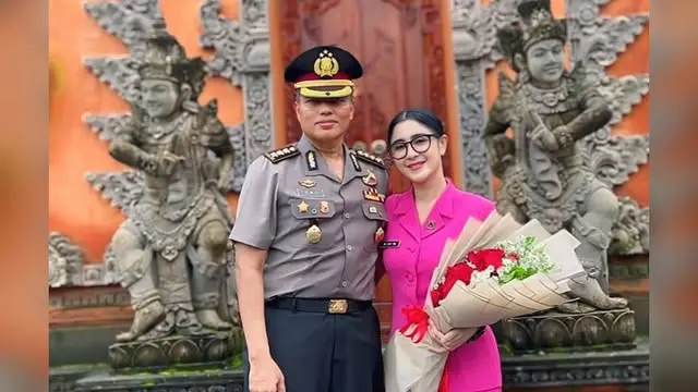 Uut Permatasari Ceritakan Awal Mula Perkenalan dengan Sang Suami. (YouTube/Melaney Ricardo)