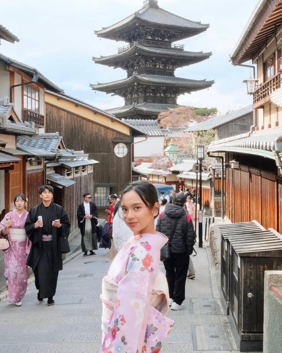 Potret Cantik Lyodra Lliburan ke Jepang, Outfit Kimono Bikin Makin Kinclong
