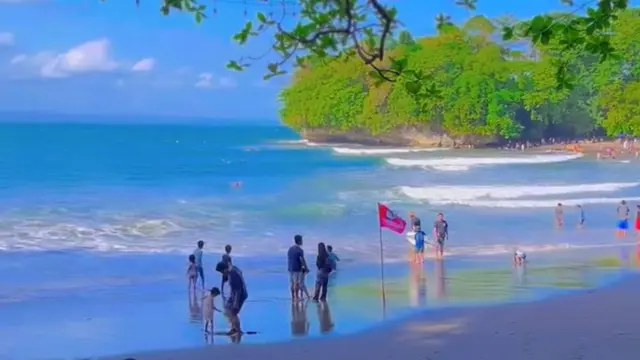Pantai Batu Karas di Pangandaran Jawa Barat