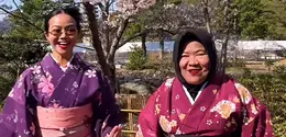 Yura Yunita saat Liburan ke Jepang kompak kenakan kimono bersama ibunda. [@yurayunita]
