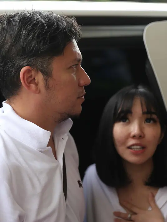 "Itu parah banget. Teryata berita hoax bisa kena siapa saja. Hanya orang-orang bodoh yang menyebarkan berita hoax," ujar Gading Marten, di Rumah Sakit Cipto Mangunkusumo (RSCM), Jakarta Pusat, beberapa waktu lalu. (Nurwahyunan/Bintang.com)