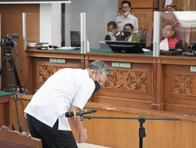 Terdakwa Agus Nurpatria bersiap untuk menjalani sidang perdana di Pengadilan Negeri Jakarta, Rabu (19/10/2022). Agus Nurpatria menjalani sidang dengan agenda pembacaan surat dakwaan kasus obstruction of justice atau perintangan proses penyidikan terkait perkara dugaan pembunuhan berencana terhadap Nofriansyah Yosua Hutabarat atau Brigadir J. (Liputan6.com/Faizal Fanani)