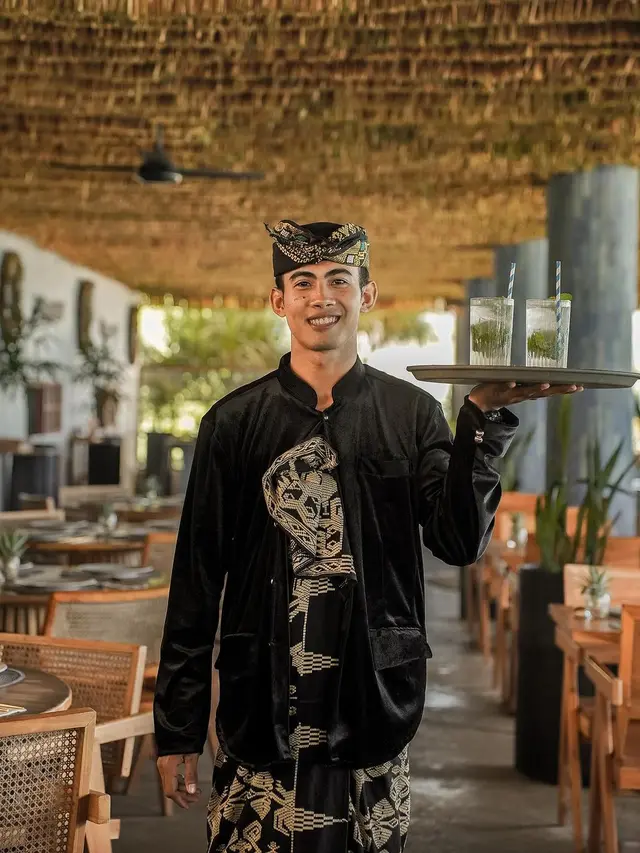 Bersantai di ‘Surga’ Dunia Amber Lombok Beach Resort, Tawarkan Keindahan Pemandangan Bukit dan Pantai