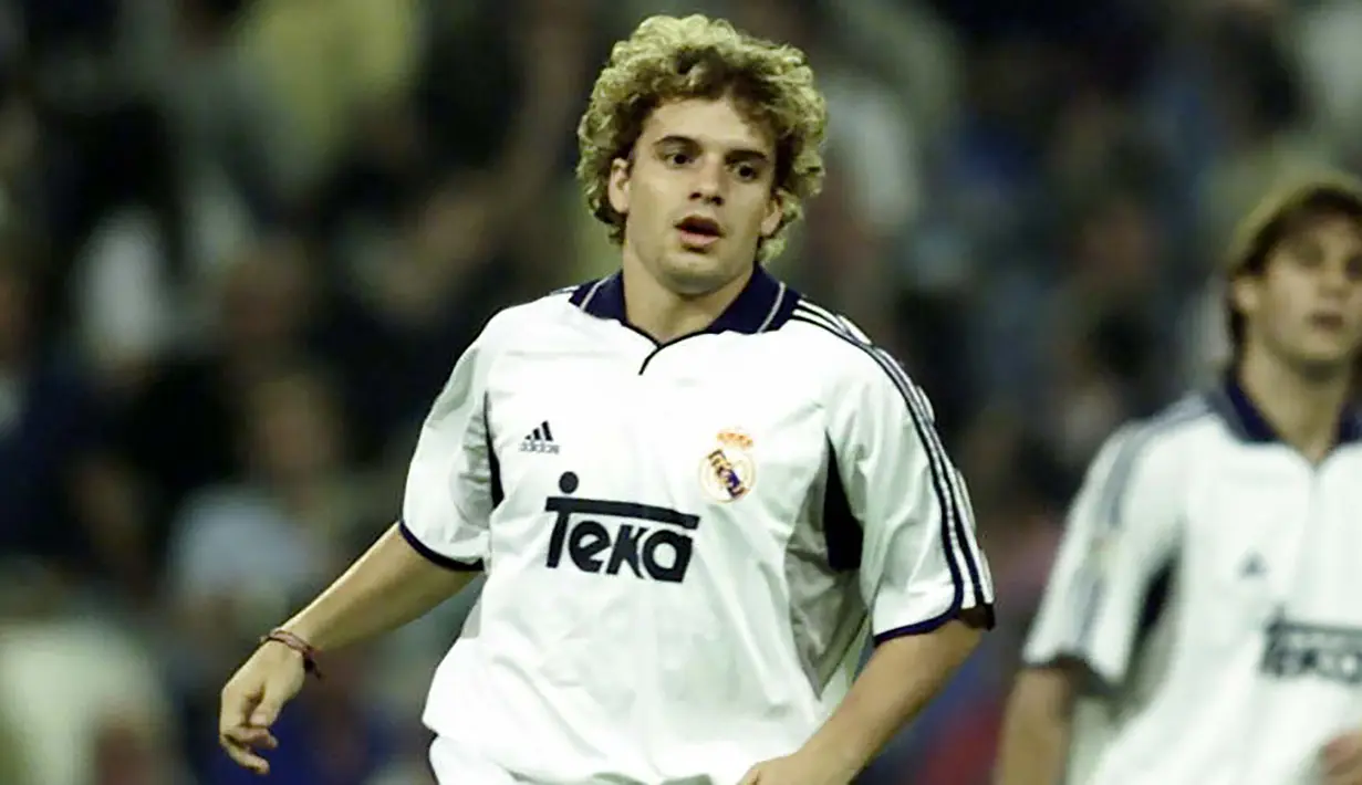 7. Alberto Rivera – 17 tahun, 3 bulan, 22 hari: Real Madrid vs RC Celta (1994/95): Karir singkat Alberto Rivera di Real Madrid hampir sempurna saat mencetak gol dalam laga debutnya melawan RC Celta, yang berakhir 2-0 untuk Real Madrid yang kemudian memenangkan titel musim 1994/1995. (La Liga)