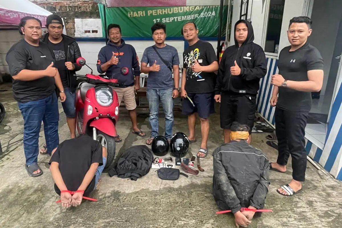 Tim Opsnal Polres Metro Depok saat menangkap dua tersangka curanmor di wilayah Depok (Istimewa)