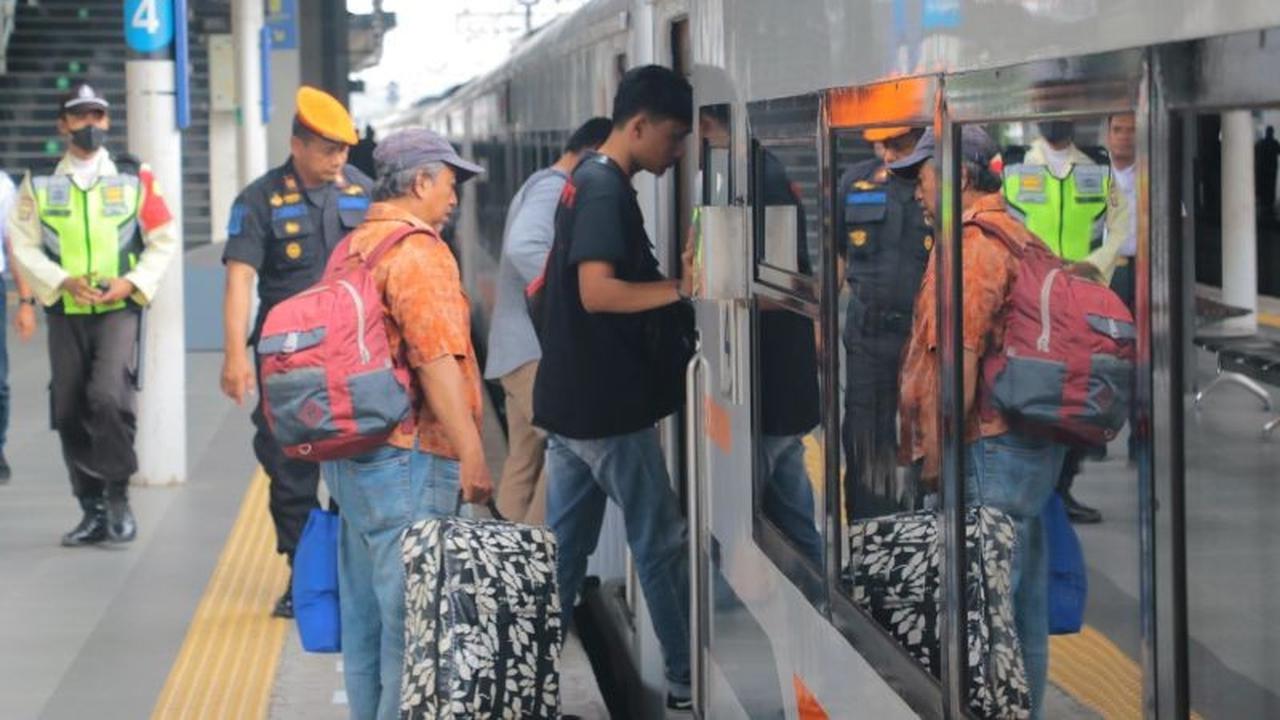 KAI Terapkan Berhenti Luar Biasa di Jatinegara untuk Lima KA, Antisipasi Event Monas
