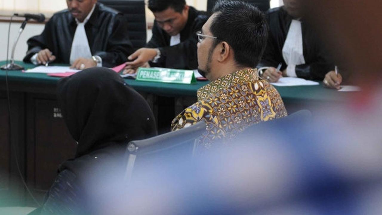 Sidang perdana Bupati Empat Lawang dan istri terkait kasus suap Akil