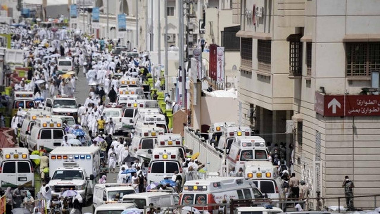 Kesibukan ambulans mondar-mandir evakuasi jemaah haji di Mina