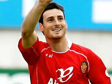 Selebrasi gol striker Real Mallorca Aritz Aduriz ke gawang Atletico Madrid dalam lanjutan La Liga yang digelar di Ono Stadium, Palma de Mallorca, 21 Maret 2010. AFP PHOTO / Jaime REINA