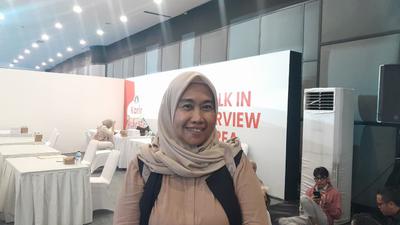 Perjuangan Ibu Antar Dua Anaknya ke Job Fair, Saksi Sulitnya Mencari Kerja