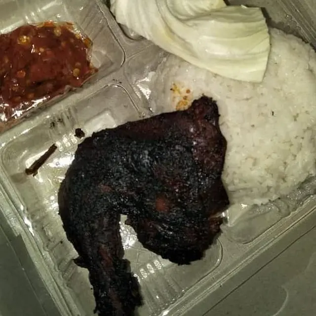 6 Momen Apes Dapat Makanan Gosong ketika Beli Online Ini Bikin Elus Dada