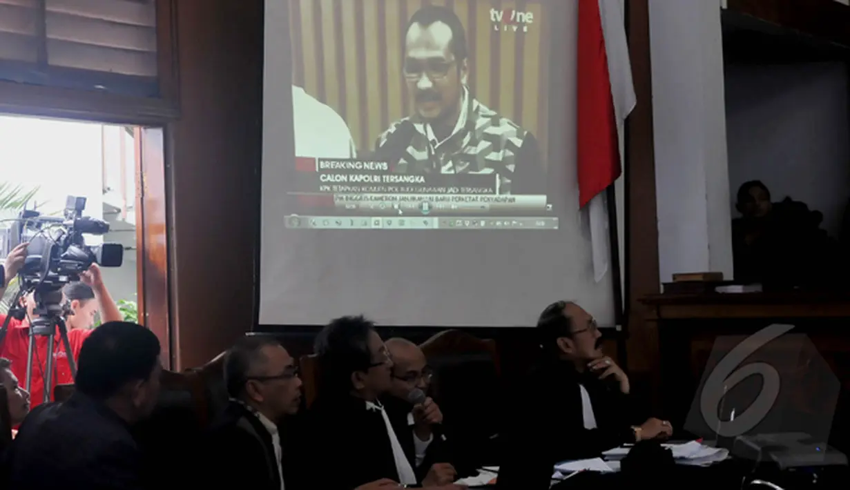 Tayangan yang menampilkan Abraham Samad dimunculkan dalam Sidang lanjutan Praperadilan  Komjen Budi Gunawan di Pengadilan Negeri (PN) Jakarta Selatan, Selasa (10/2/2015). (Liputan6.com/Johan Tallo)
