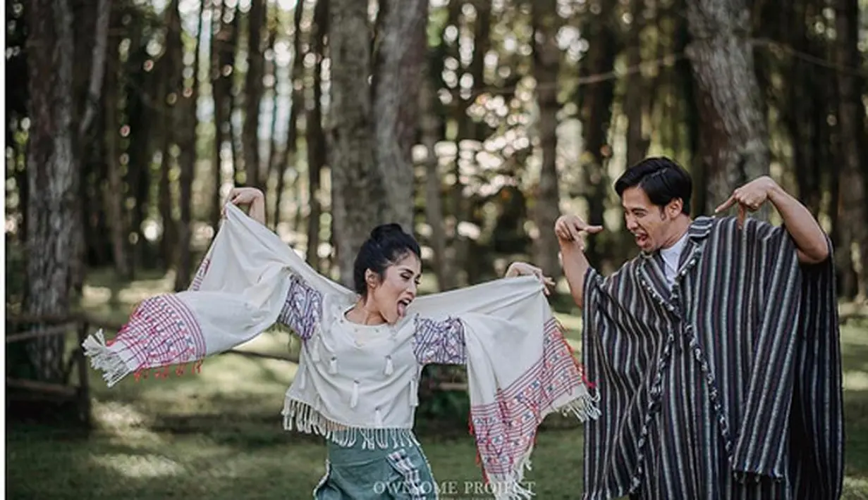 Kebahagiaan begitu terlihat dari pasangan ini. Beberapa foto menunjukkan kemesraannya. Ungkapan bahagia juga dituliskan oleh Tarra Budiman. (Instagram/tarrabudiman)